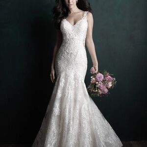 Elegant Lace Wedding Dress